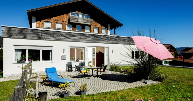 Gartenansicht der WG Bolsterlang