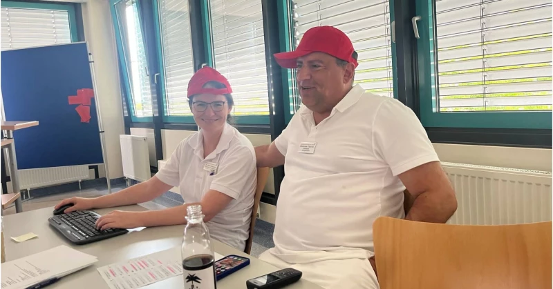 Achtung ❗ Hier haben Menschen Spaß & Freude bei der Arbeit...