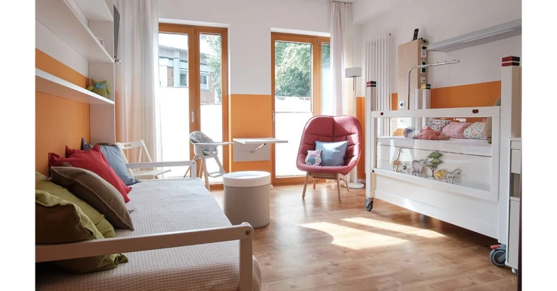 Schulungsraum und zu Hause auf Zeit